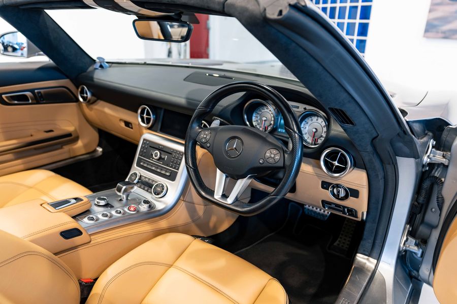 Mercedes-Benz SLS Roadster