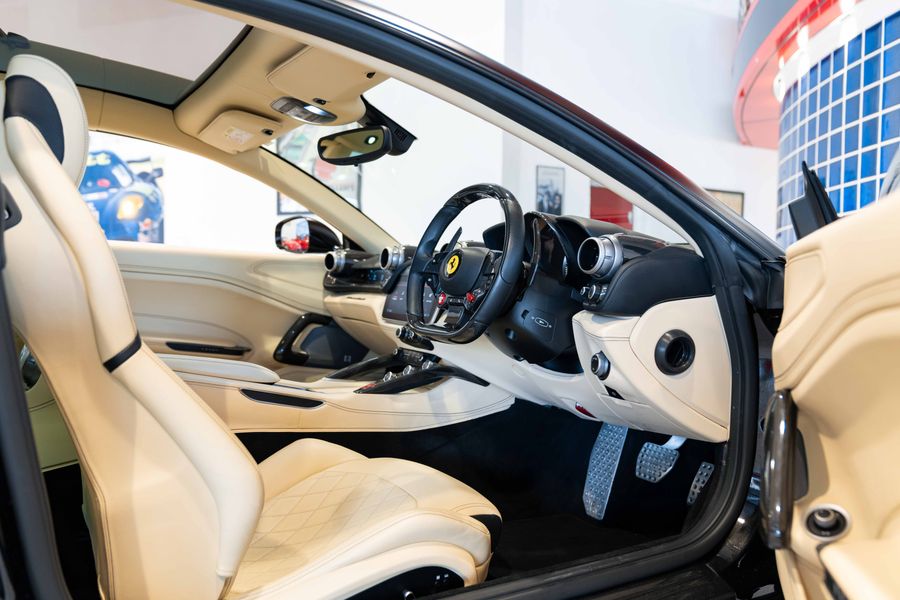 Ferrari GTC4 Lusso T