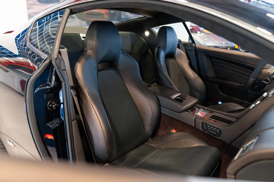 Aston Martin DBS Coupe UB2010