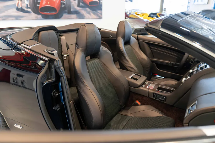 Aston Martin DBS Volante UB2010