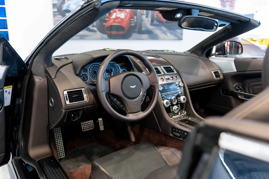 Aston Martin DBS Volante UB2010
