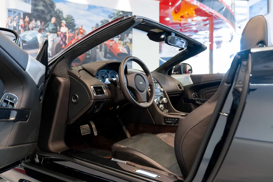 Aston Martin DBS Volante UB2010