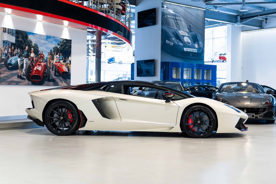 Lamborghini Aventador Pirelli Edition