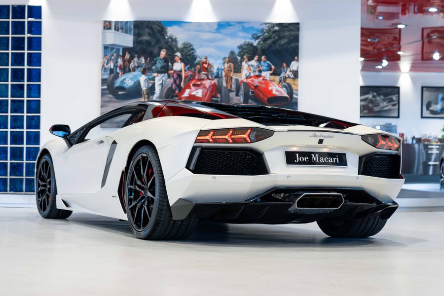 Lamborghini Aventador Pirelli Edition