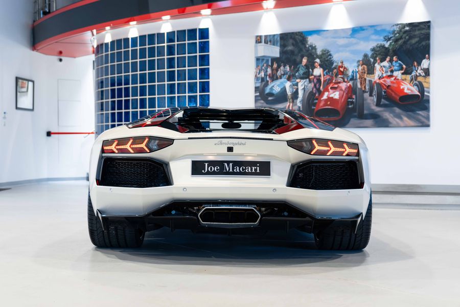 Lamborghini Aventador Pirelli Edition