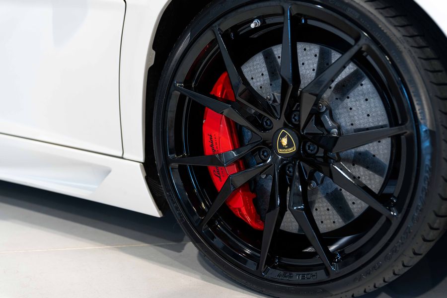 Lamborghini Aventador Pirelli Edition