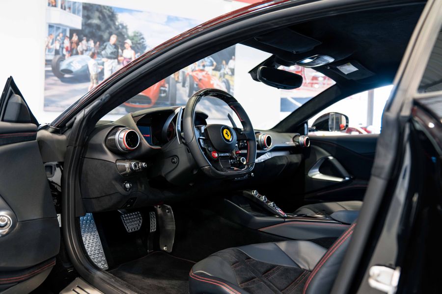 Ferrari 812 Superfast LHD
