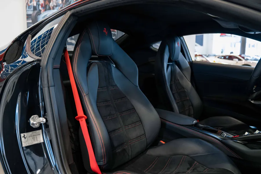 Ferrari 812 Superfast LHD