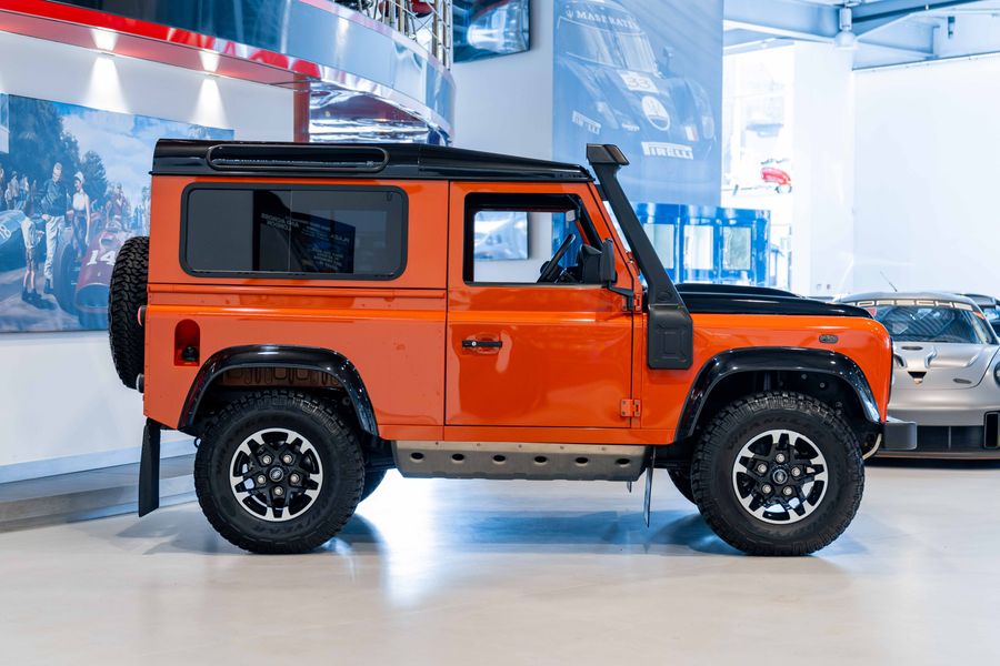 Land Rover Defender 90 Adventure