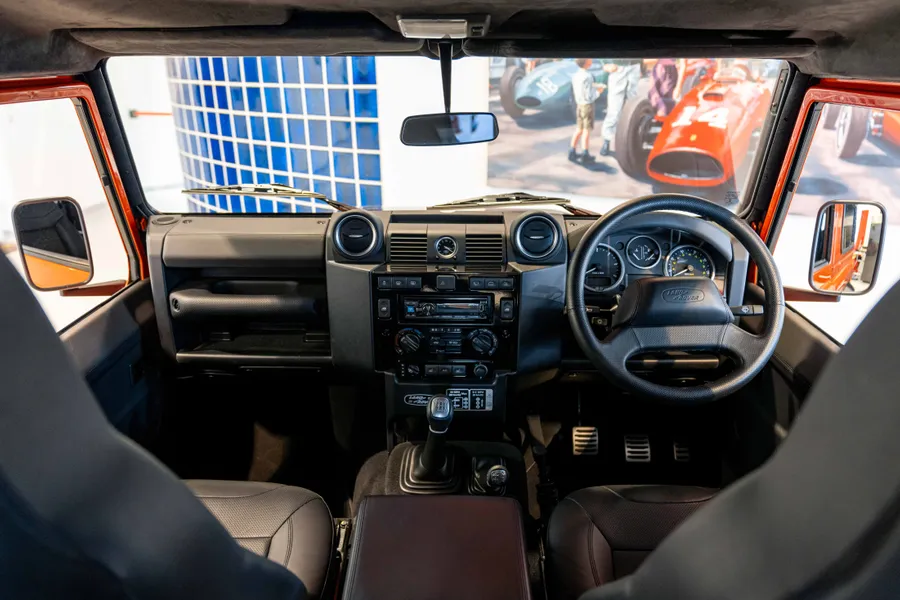 Land Rover Defender 90 Adventure