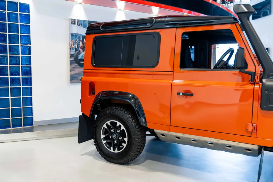 Land Rover Defender 90 Adventure