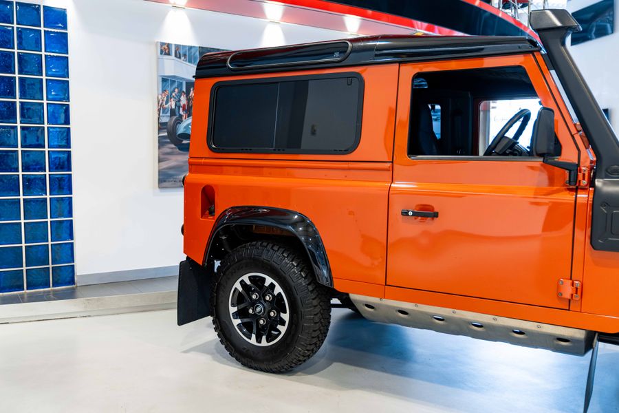 Land Rover Defender 90 Adventure
