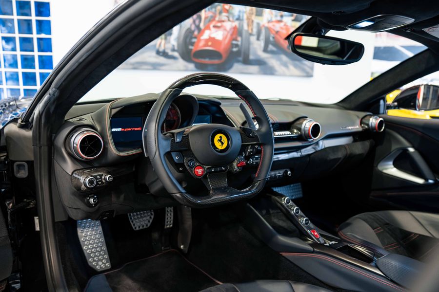 Ferrari 812 Superfast LHD