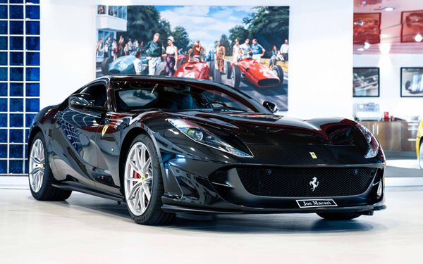 Ferrari 812 Superfast LHD