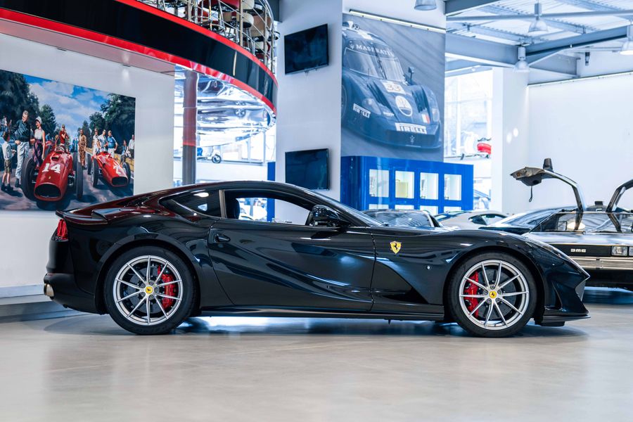 Ferrari 812 Superfast LHD