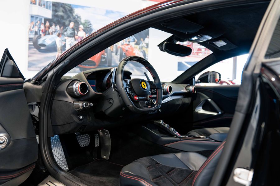 Ferrari 812 Superfast LHD