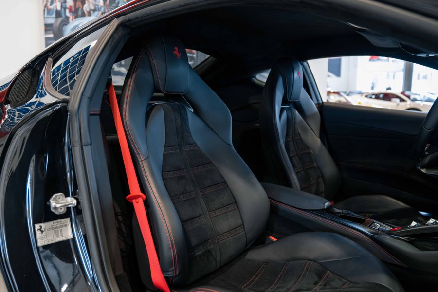 Ferrari 812 Superfast LHD
