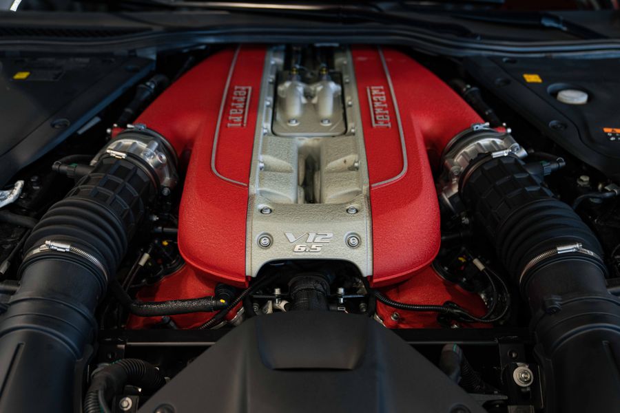 Ferrari 812 Superfast LHD