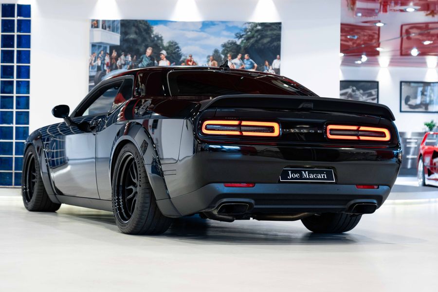 Dodge Challenger Hellcat Jailbreak