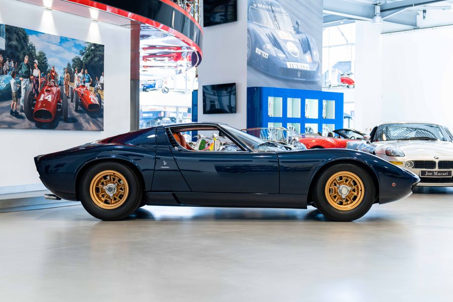 Lamborghini Miura P400