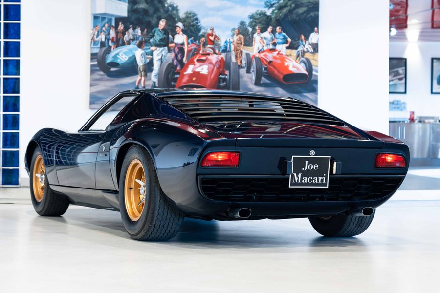 Lamborghini Miura P400