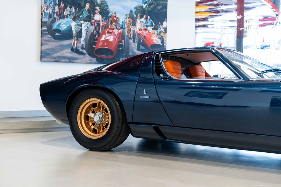 Lamborghini Miura P400