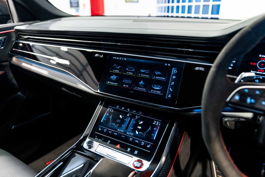 Audi RSQ8 Carbon Black