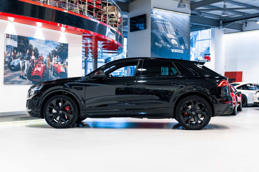 Audi RSQ8 Carbon Black