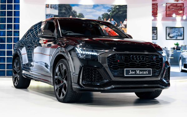 Audi RSQ8 Carbon Black