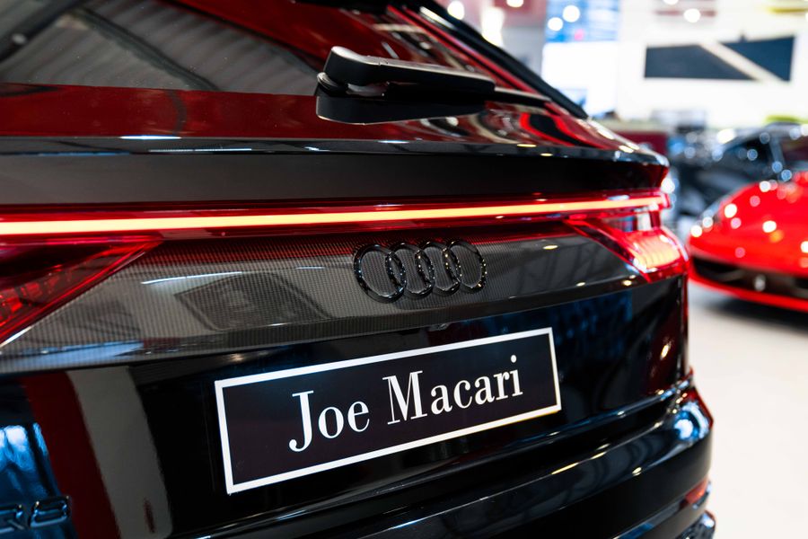 Audi RSQ8 Carbon Black