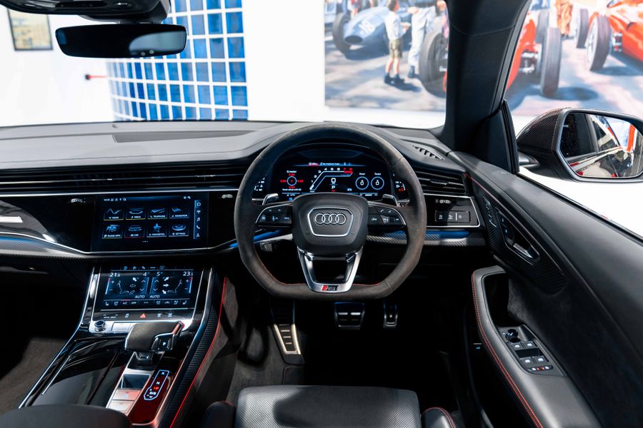 Audi RSQ8 Carbon Black
