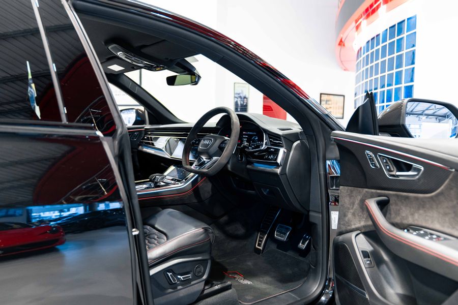 Audi RSQ8 Carbon Black