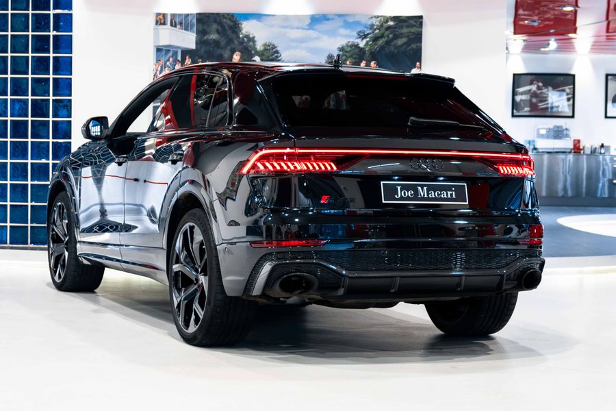 Audi RSQ8 Carbon Black