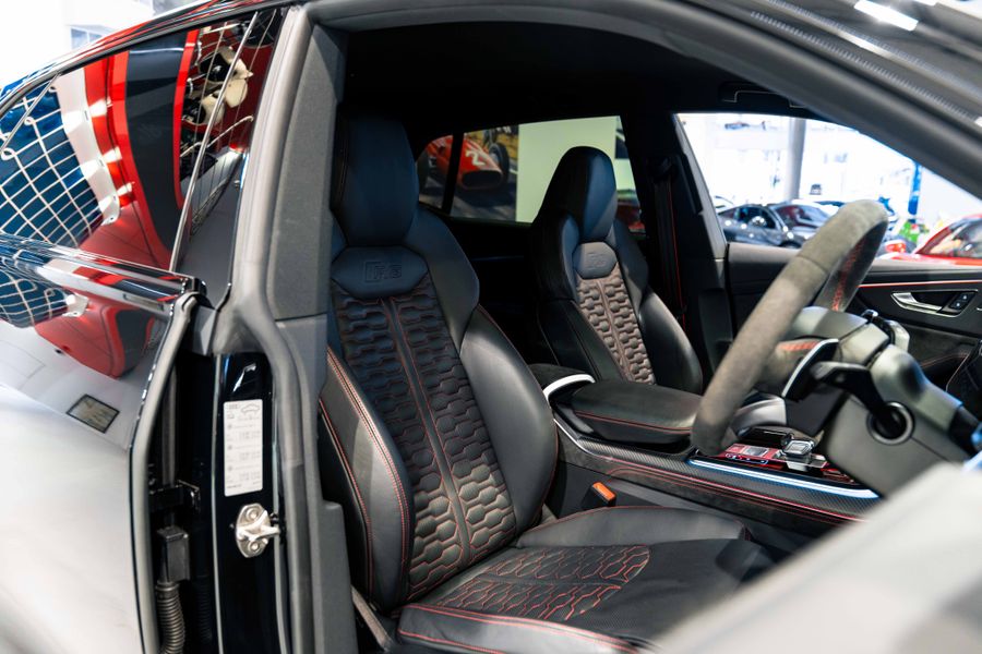 Audi RSQ8 Carbon Black