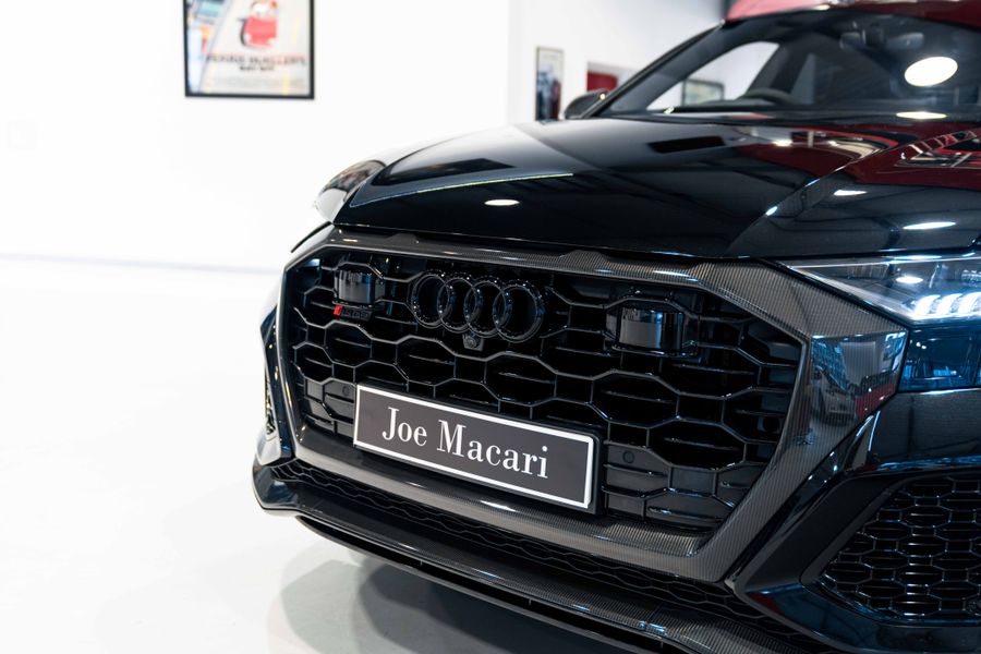 Audi RSQ8 Carbon Black