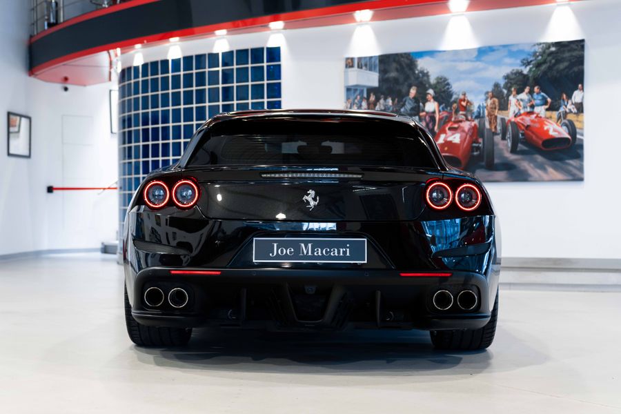 Ferrari GTC4 Lusso V12