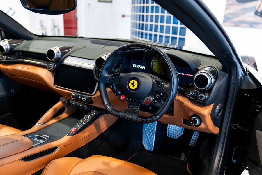 Ferrari GTC4 Lusso V12