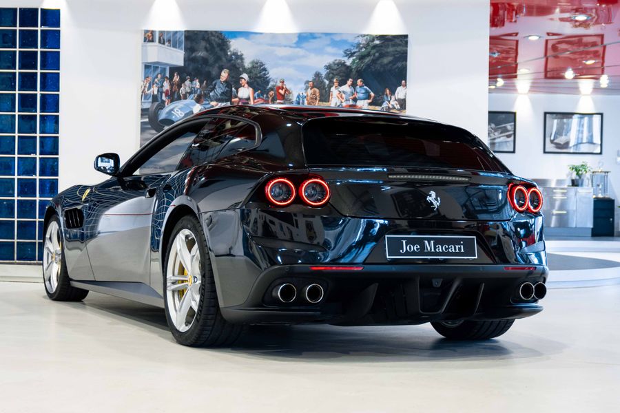 Ferrari GTC4 Lusso V12