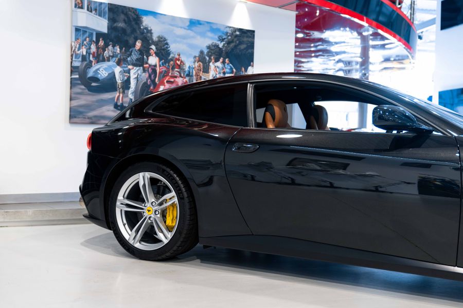 Ferrari GTC4 Lusso V12