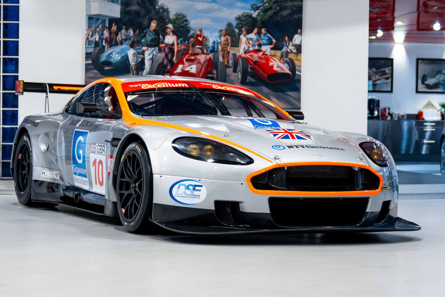 Aston Martin DBR9 GT1