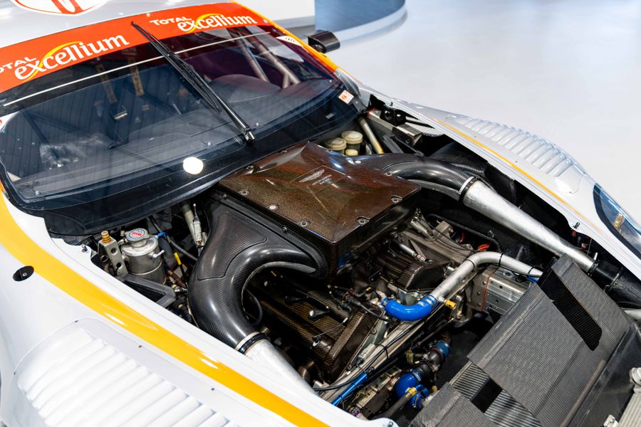 Aston Martin DBR9 GT1