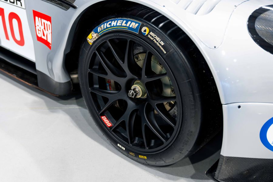 Aston Martin DBR9 GT1