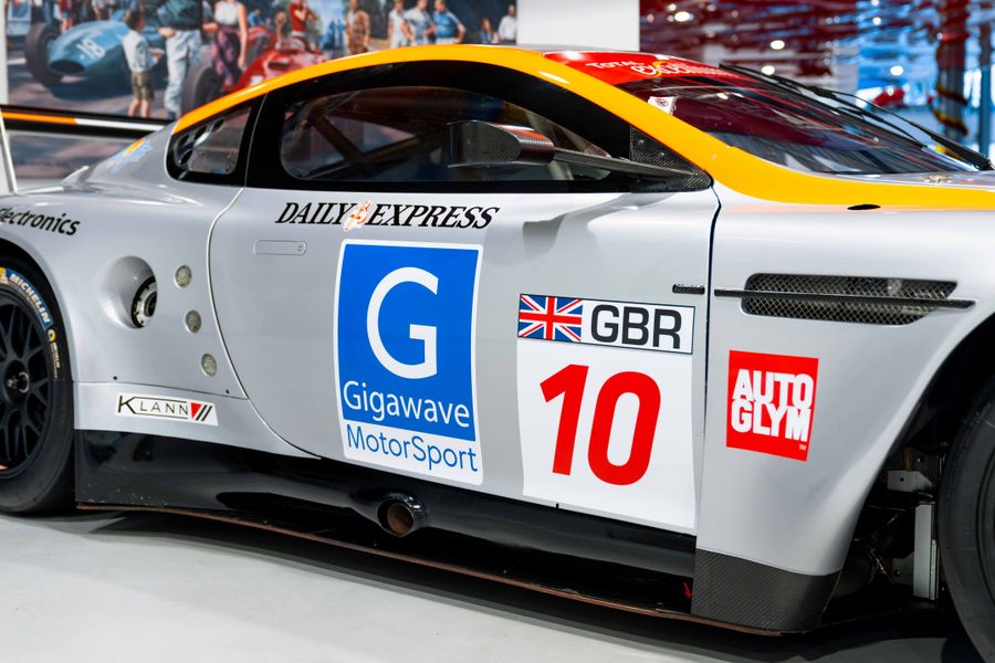 Aston Martin DBR9 GT1