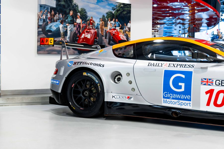 Aston Martin DBR9 GT1