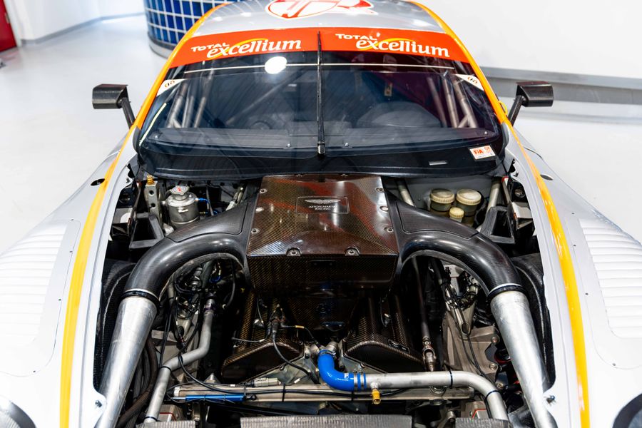 Aston Martin DBR9 GT1