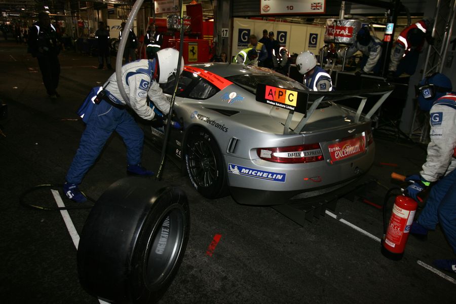 Aston Martin DBR9 GT1