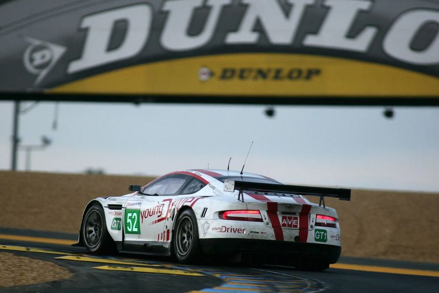 Aston Martin DBR9 GT1