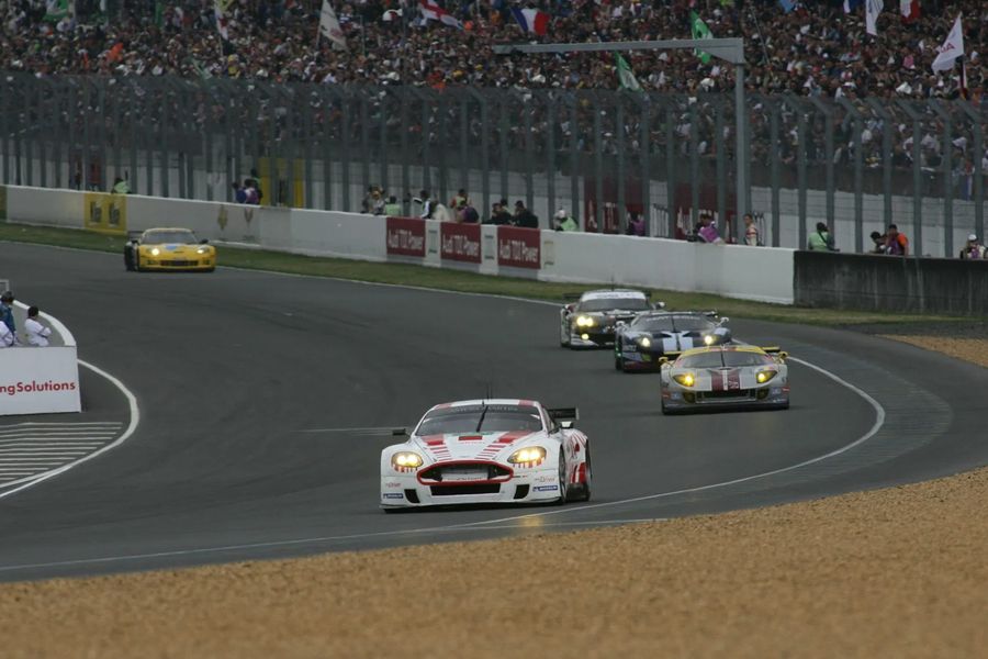 Aston Martin DBR9 GT1