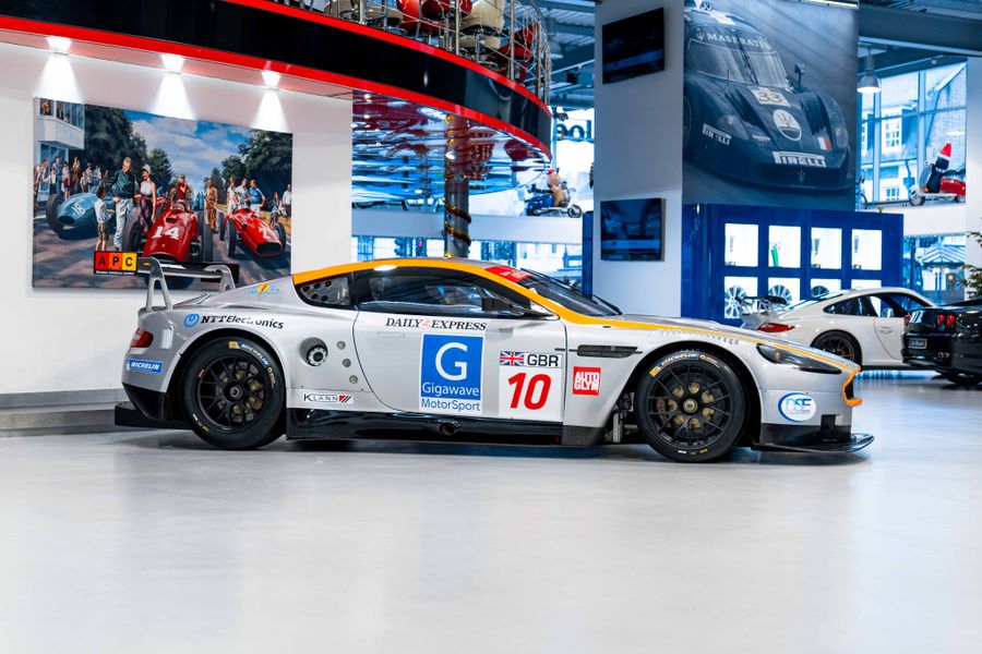 Aston Martin DBR9 GT1