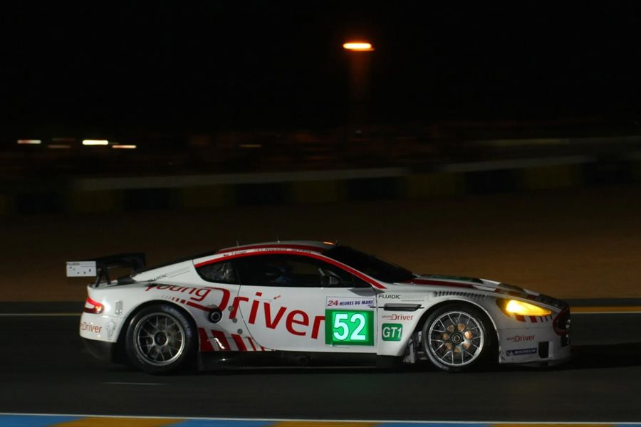 Aston Martin DBR9 GT1